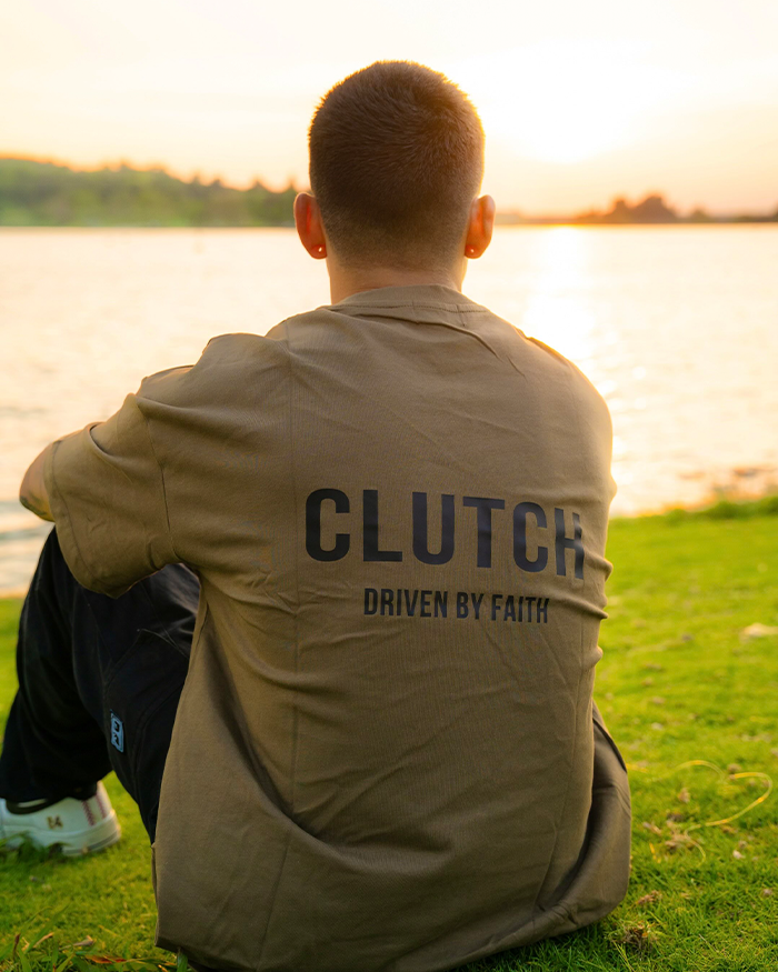 Clutch Essential T-Shirts